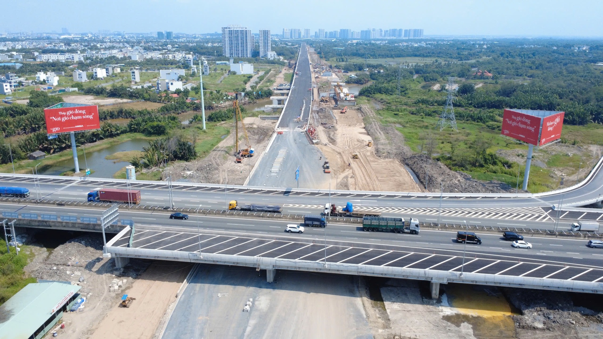 Hình ảnh công trường đường Vành đai 3 TPHCM trong sáng 31-3 - Ảnh 16