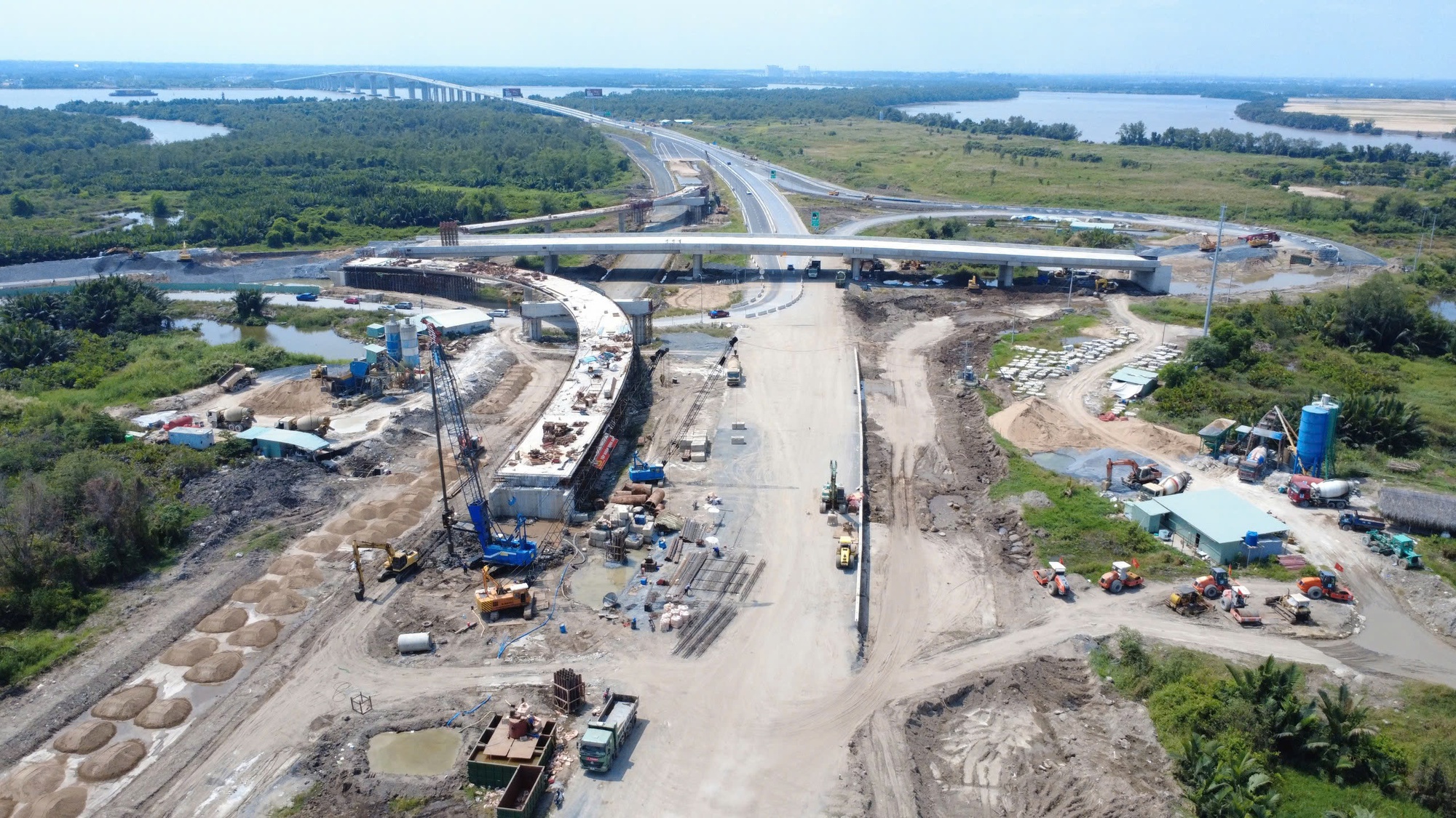 Hình ảnh công trường đường Vành đai 3 TPHCM trong sáng 31-3 - Ảnh 12