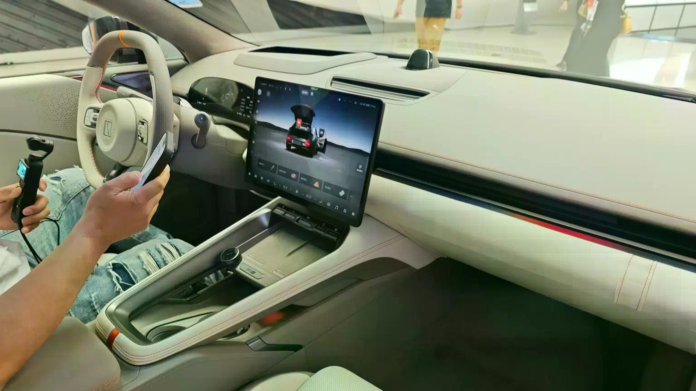 Ngành ô tô điện bắt đầu ‘ngấm đòn’ từ lạm phát AI - Ảnh 2