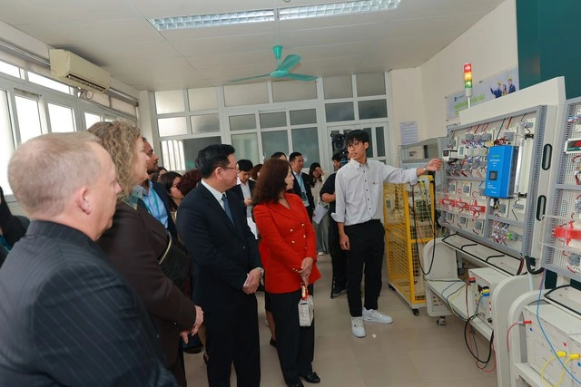 GE Vernova Foundation hỗ trợ đào tạo 4.000 sinh viên ngành điện Việt Nam - Ảnh 4