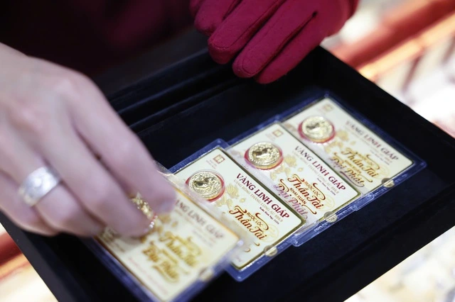 Giá vàng trên chợ mạng tăng loạn xạ - Ảnh 7