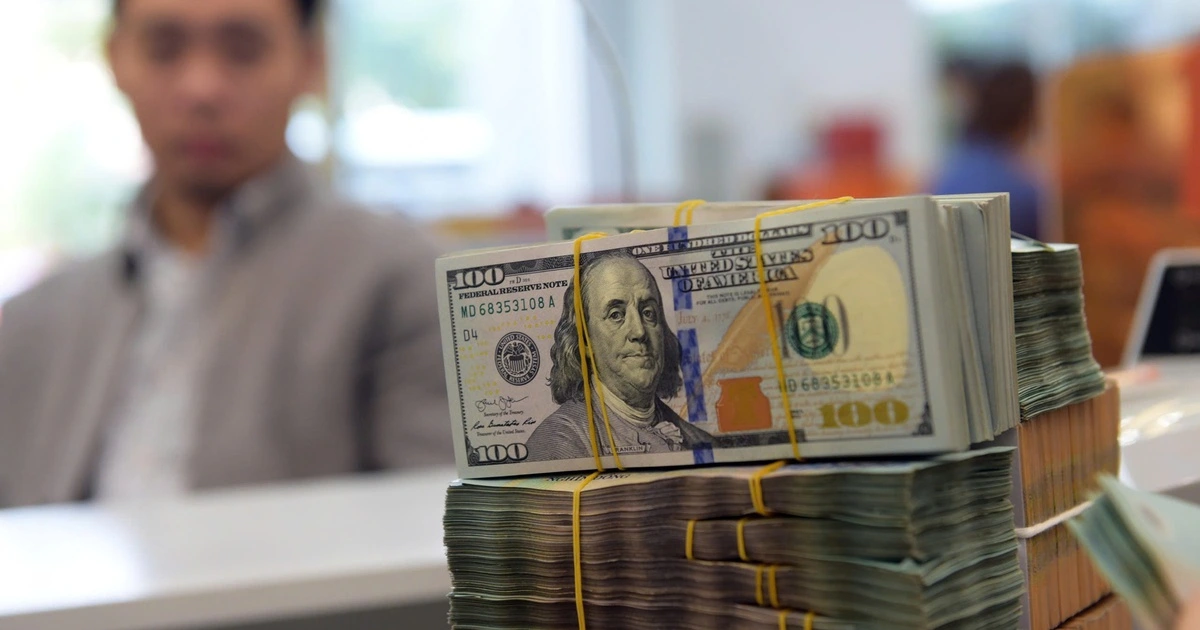 Giá USD hôm nay 5.3.2026: Ngân hàng tăng kịch trần