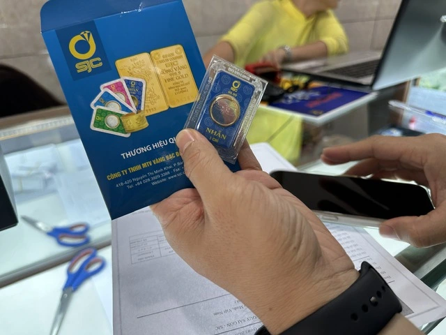 Giá vàng rơi tự do, bắt đáy vẫn rủi ro khó lường - Ảnh 2