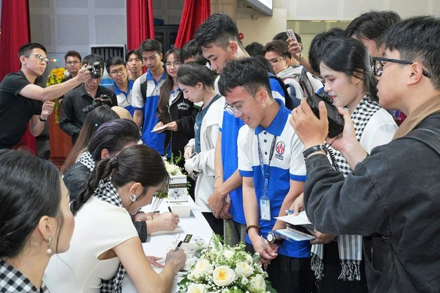 Trung Nguyên Legend  tiếp tục triển khai ‘Hành trình Từ Trái Tim’-Hành trình cho thanh niên Việt - Ảnh 3