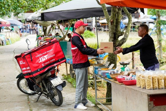 Chỉ với vài chạm trên điện thoại, shipper đến tận nhà lấy hàng dù chỉ 1 đơn - Ảnh 2