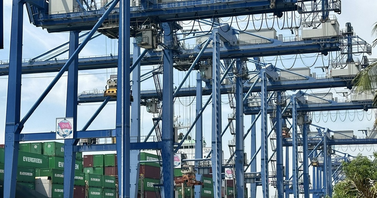 Hải quan chỉ đạo 'thượng khẩn' về áp mức thuế mới với xăng dầu