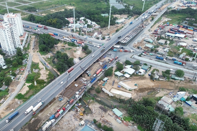 Vận tải, sản xuất đều 'căng' vì giá cước - Ảnh 2