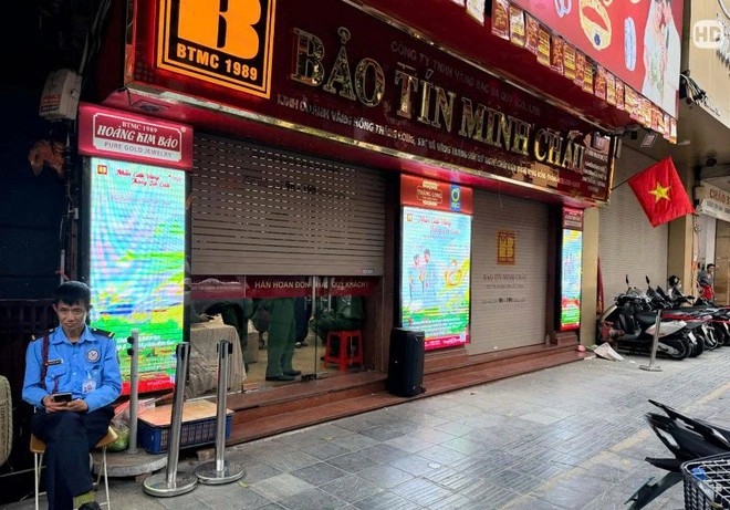 3 cửa hàng của Bảo Tín Minh Châu ở Hà Nội đồng loạt đóng cửa - Ảnh 3