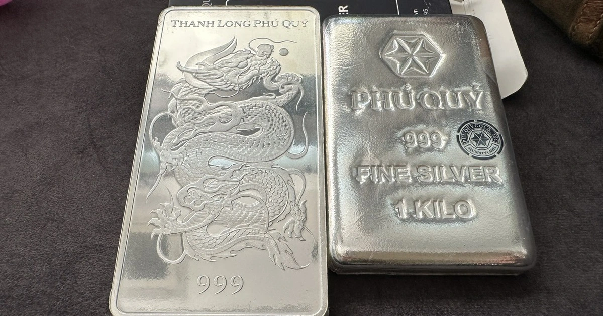 Giá bạc tăng 2 triệu đồng, người mua vẫn lỗ nặng