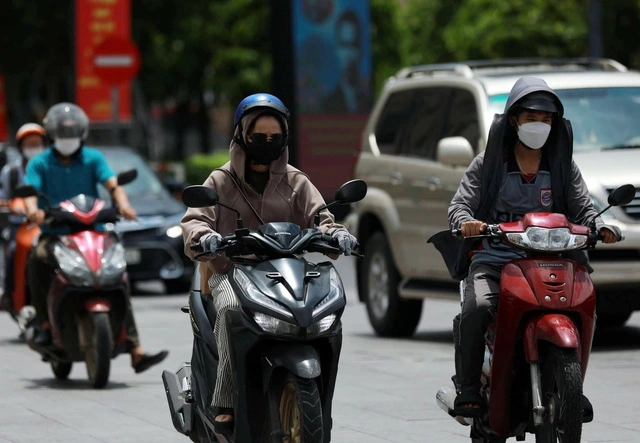 Hôm nay, TP.HCM nắng nóng đạt mức cao nhất kể từ đầu mùa - Ảnh 1