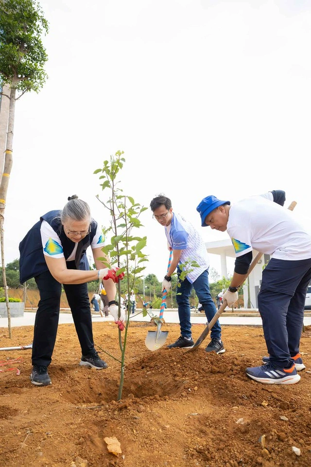 BIDV MetLife tham gia trồng 650 cây xanh tại Đại học Quốc gia Hà Nội - Ảnh 4