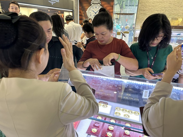 Giá vàng hôm nay 3.3.2026: Vàng miếng SJC giảm mạnh bất chấp thế giới tăng - Ảnh 1