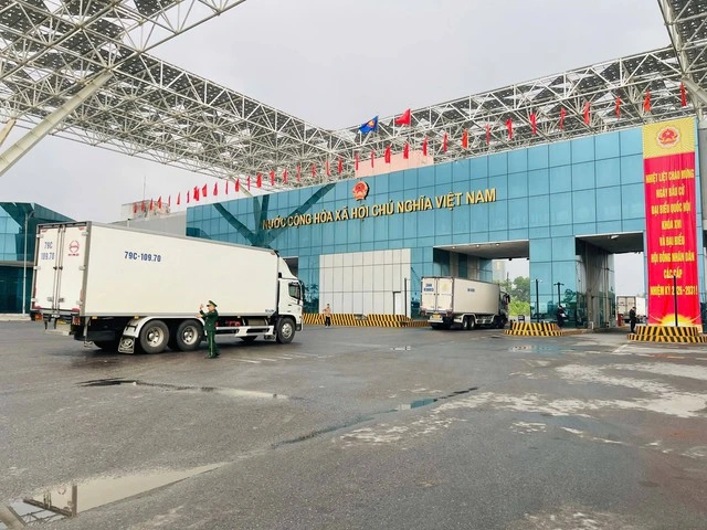 Thí điểm thông quan cuối tuần tại cửa khẩu Móng Cái - Ảnh 2
