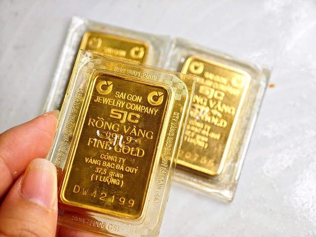 'Cơn địa chấn' vàng vẫn chưa chấm dứt - Ảnh 1