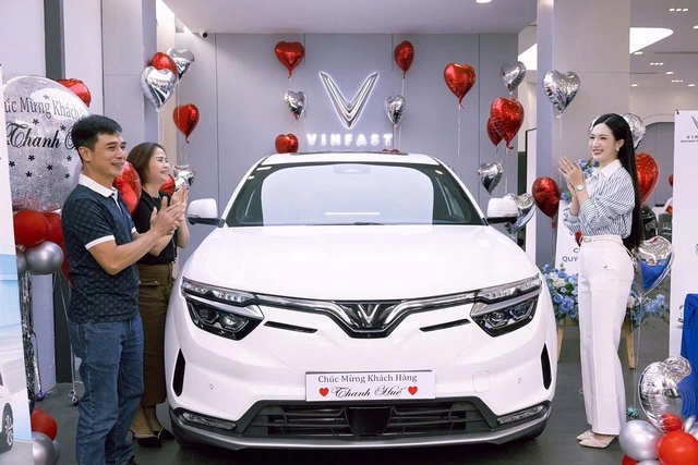 Vingroup khẩn cấp hỗ trợ khách hàng giảm áp lực xăng dầu - Ảnh 1