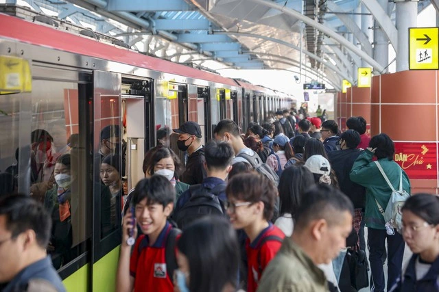 Metro, xe điện 'cứu nguy' cho giao thông đô thị - Ảnh 1