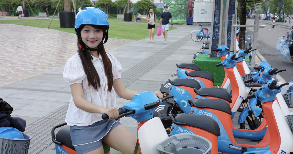 Người dân, du khách hào hứng trải nghiệm xe đạp điện công cộng