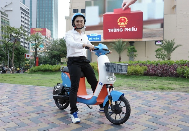 Người dân, du khách hào hứng trải nghiệm xe đạp điện công cộng - Ảnh 5