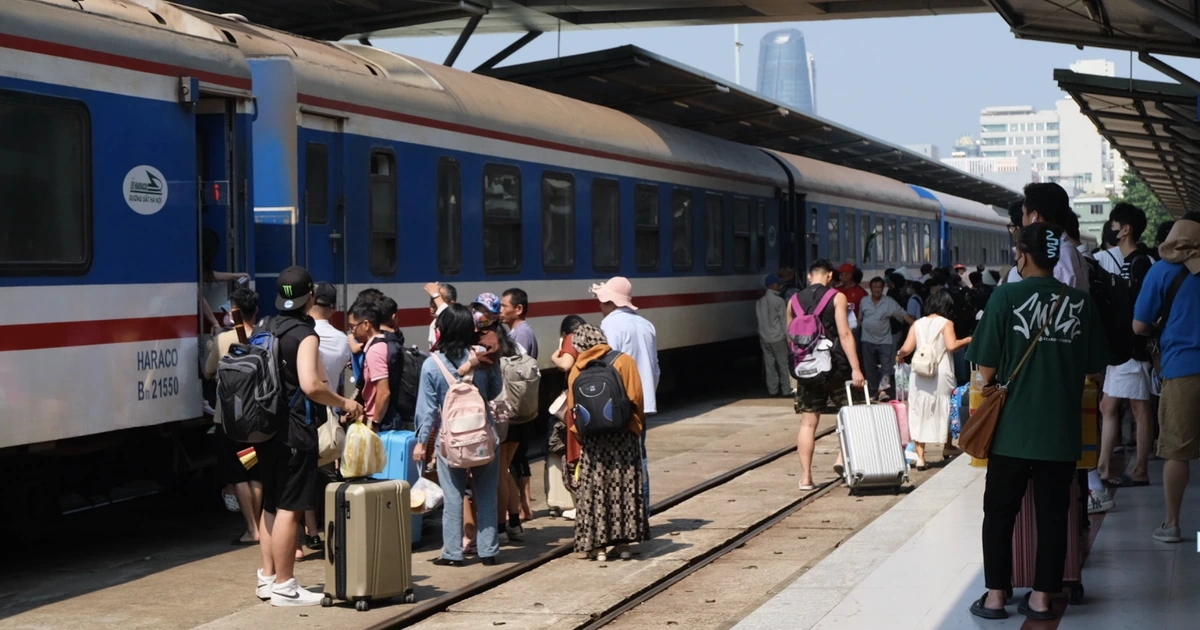 Giá xăng dầu hạ nhiệt, đường sắt giảm giá vé tàu hỏa