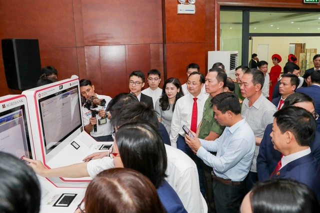 Agribank đồng hành cùng tỉnh Thanh Hoá triển khai mô hình Kiosk hành chính công thông minh - Ảnh 5