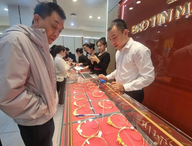 Vì sao giá vàng 'lao dốc' bất chấp căng thẳng địa chính trị leo thang? - Ảnh 2