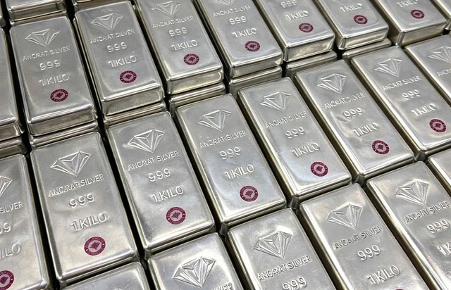 Giá vàng, giá bạc 'lao dốc' - Ảnh 1