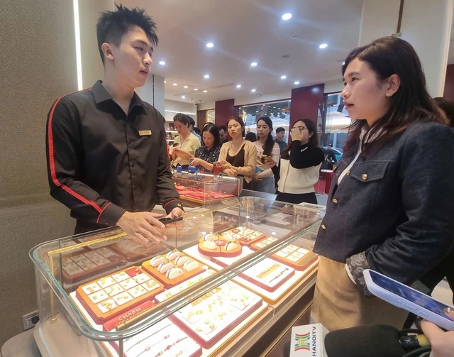 Giá vàng có thể 'rơi' về vùng 160 triệu đồng/lượng? - Ảnh 2