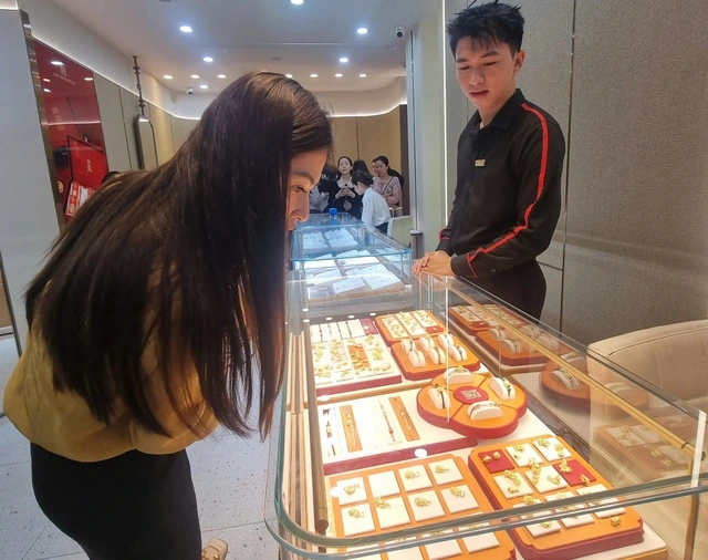 19 ngày giá vàng giảm 19,9 triệu đồng/lượng, có nên xuống tiền đầu tư? - Ảnh 2