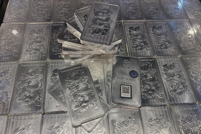 Giá vàng sáng 27.3 giảm nhẹ, giá bạc nhích tăng - Ảnh 1