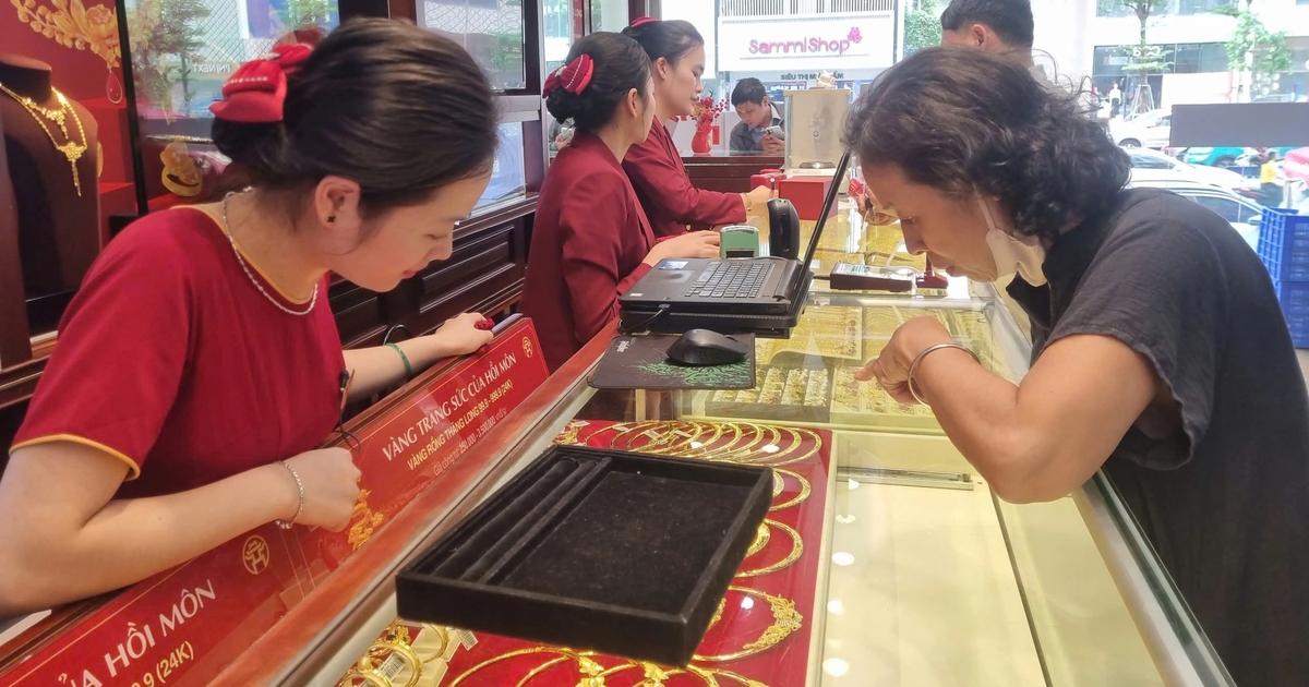 Giá vàng chiều 30.3 bất ngờ tăng 2,4 triệu đồng/lượng