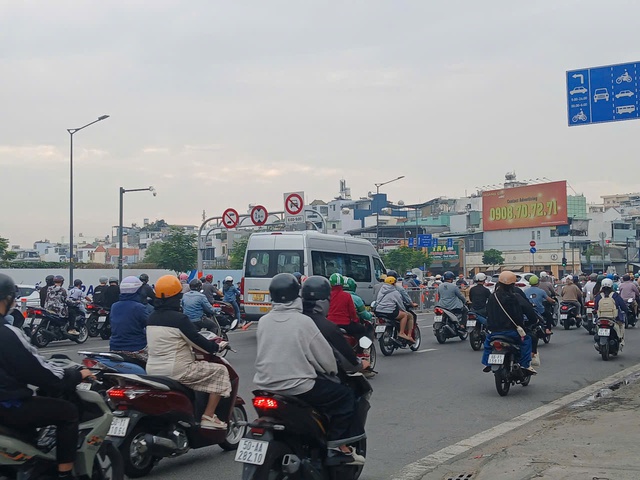 Đổi giờ cấm xe giao lộ Trường Chinh - Cộng Hòa sau phản ánh của Báo Thanh Niên - Ảnh 1