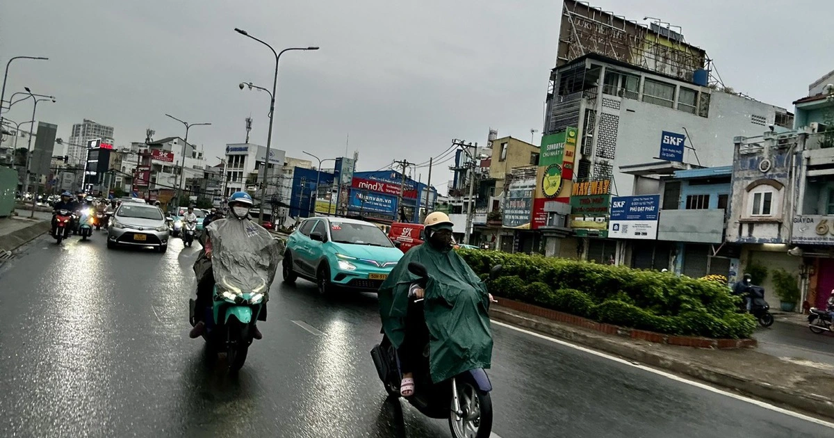 TP.HCM và Lâm Đồng có mưa trái mùa nhiều nơi