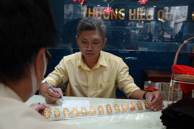 Giá vàng hôm nay 18.3.2026: Lỗ vì chênh lệch giá mua bán 2 - 3 triệu đồng/lượng - Ảnh 1