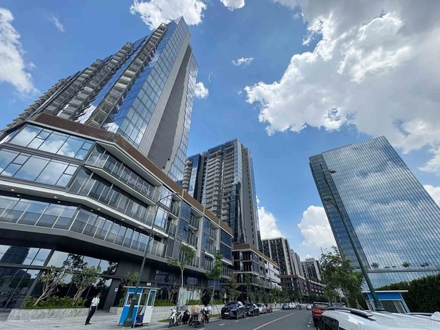 Vốn đắt, bất động sản cũng khó vay - Ảnh 1