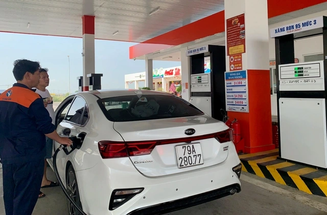 Đã chi gần 5.000 tỉ đồng để bình ổn giá xăng dầu - Ảnh 1