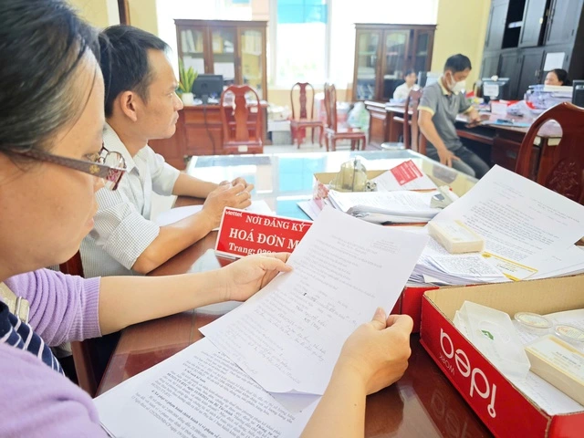 Nợ thuế hơn 56.000 đồng, nguy cơ bị tạm hoãn xuất cảnh - Ảnh 1