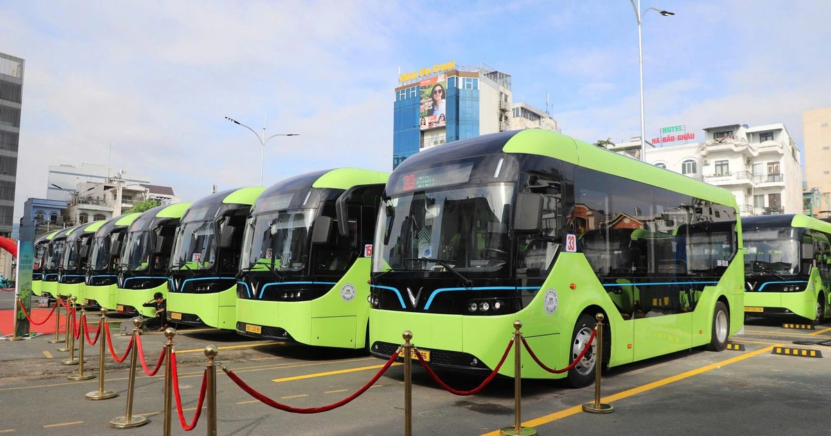 TP.HCM tính cho thuê đất lắp trạm sạc xe điện tại 19 bến xe buýt