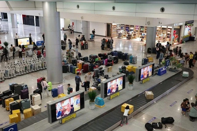 Đề xuất miễn thuế, tăng trần giá vé để hàng không vượt 'bão dầu' - Ảnh 2