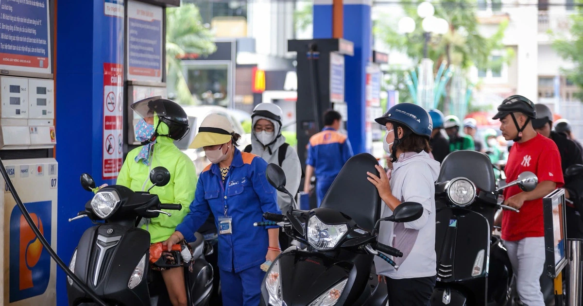 Thủ tướng chỉ đạo đẩy nhanh bổ sung dự trữ xăng dầu quốc gia