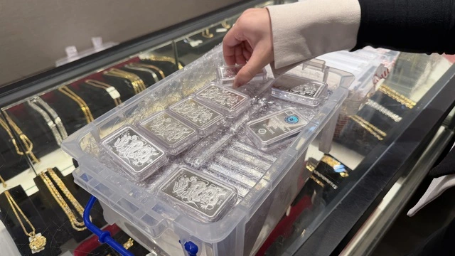 Giá bạc tăng vọt lên sát 92 triệu đồng/kg - Ảnh 1