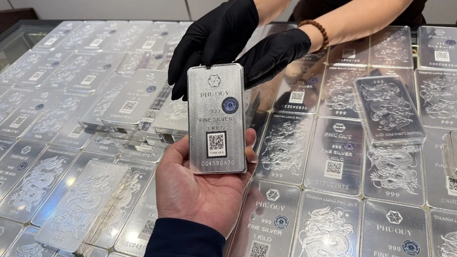 Giá vàng giảm mạnh, chỉ còn 167 triệu đồng/lượng - Ảnh 2