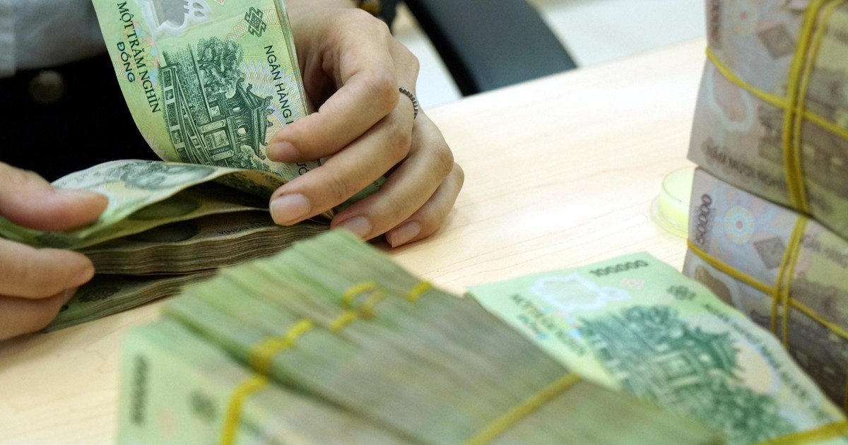 Đầu năm ước doanh thu dưới 3 tỉ, cuối năm lại vượt, tính thuế thế nào?