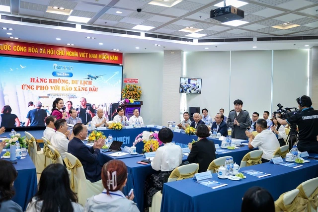 Có nên bỏ trần giá vé máy bay nội địa? - Ảnh 2