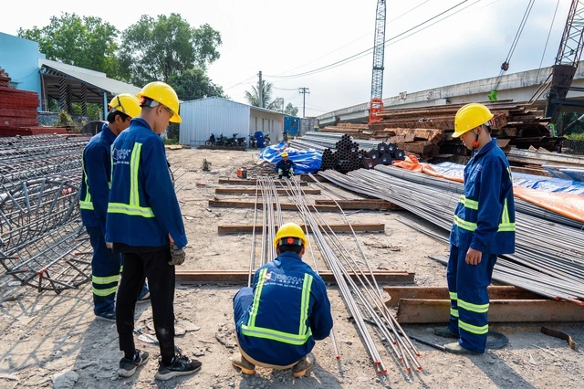 Thiếu cát, dự án mở rộng cao tốc đi miền Tây gặp áp lực tiến độ - Ảnh 1