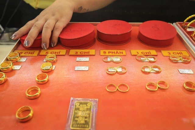 Giá vàng hôm nay 16.3.2026: Vàng trong nước đắt hơn thế giới gần 24 triệu đồng/lượng - Ảnh 1