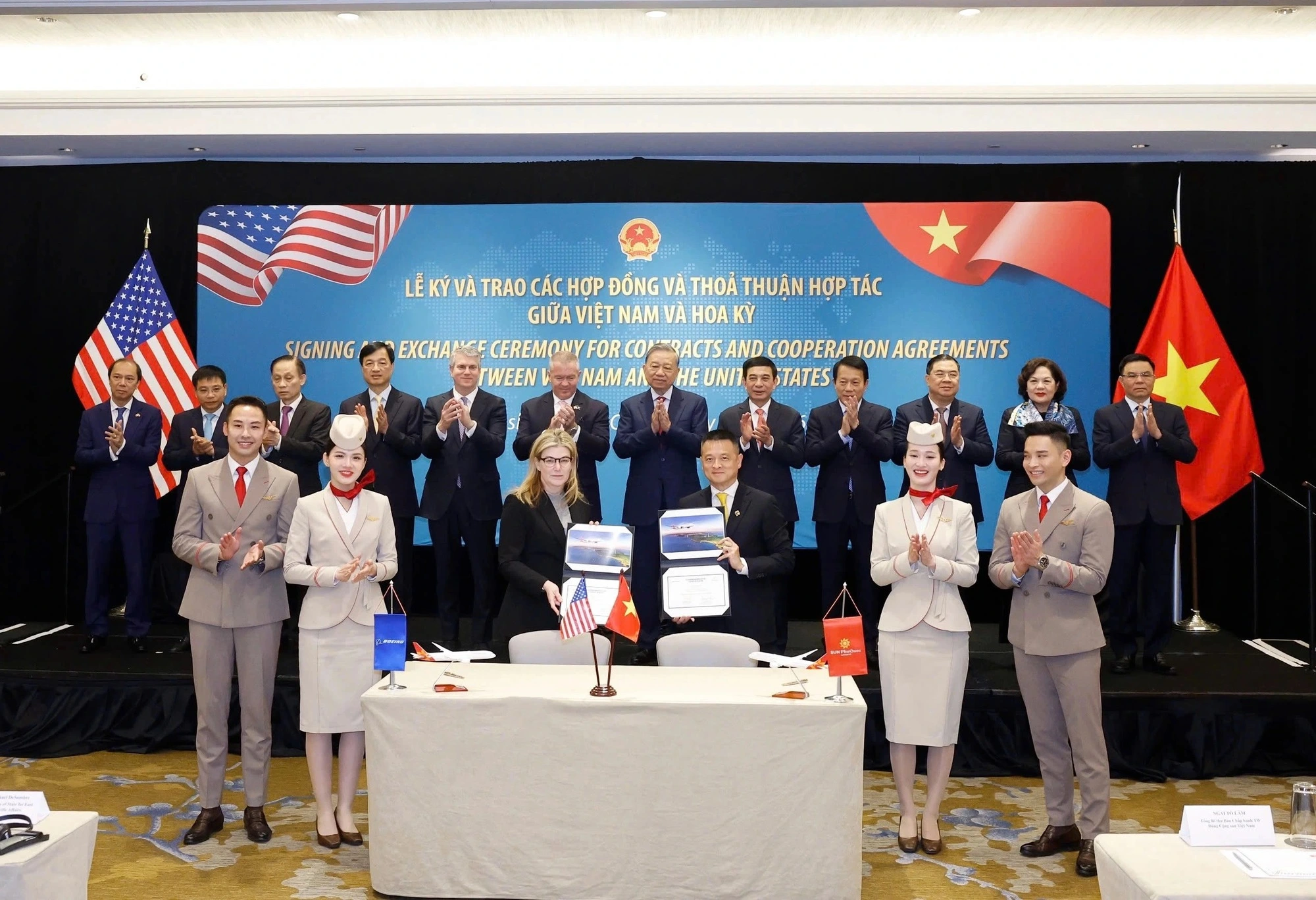 Việt Nam 'bùng nổ' trên truyền thông quốc tế - Ảnh 1