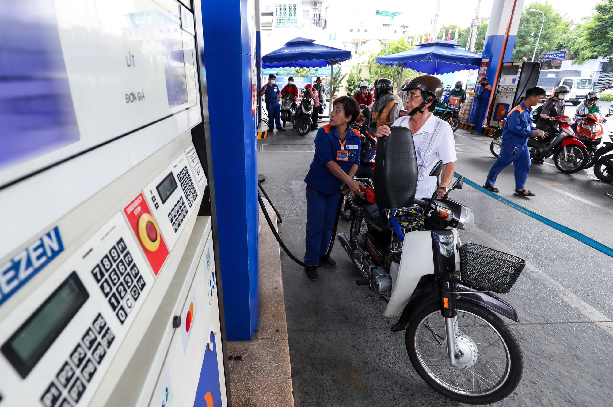 Nỗ lực đảm bảo nguồn cung xăng dầu - Ảnh 1