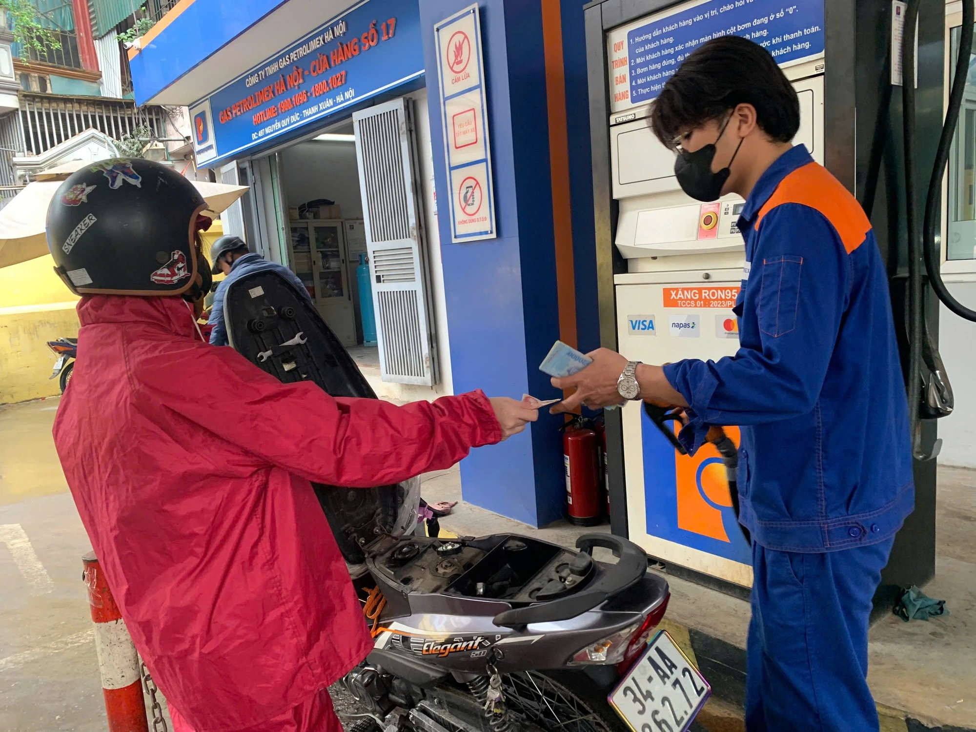 Xung đột Trung Đông ảnh hưởng ra sao đến nguồn cung, giá xăng dầu trong nước? - Ảnh 1