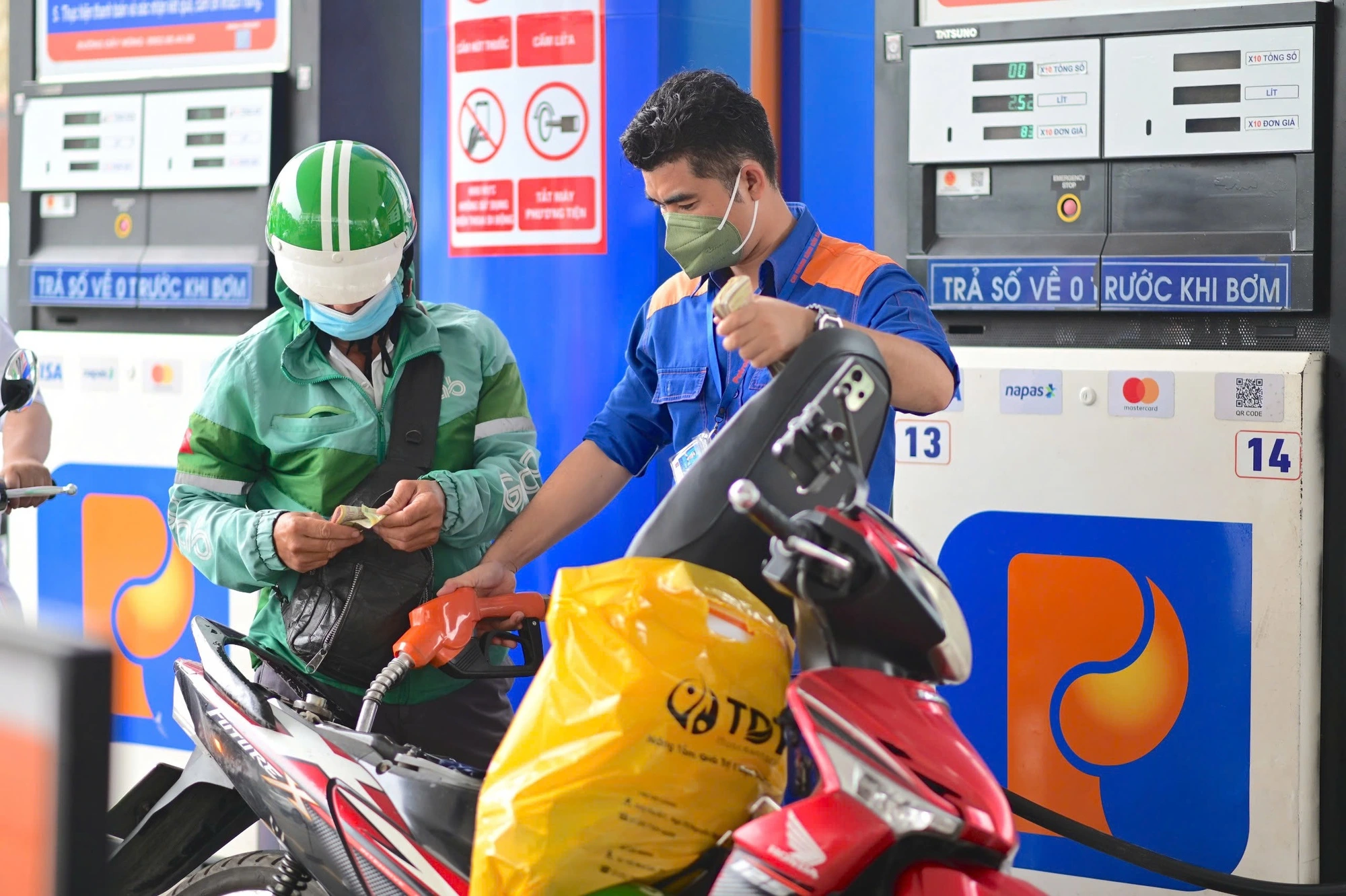 Cung không thiếu sao thị trường khan xăng dầu? - Ảnh 1