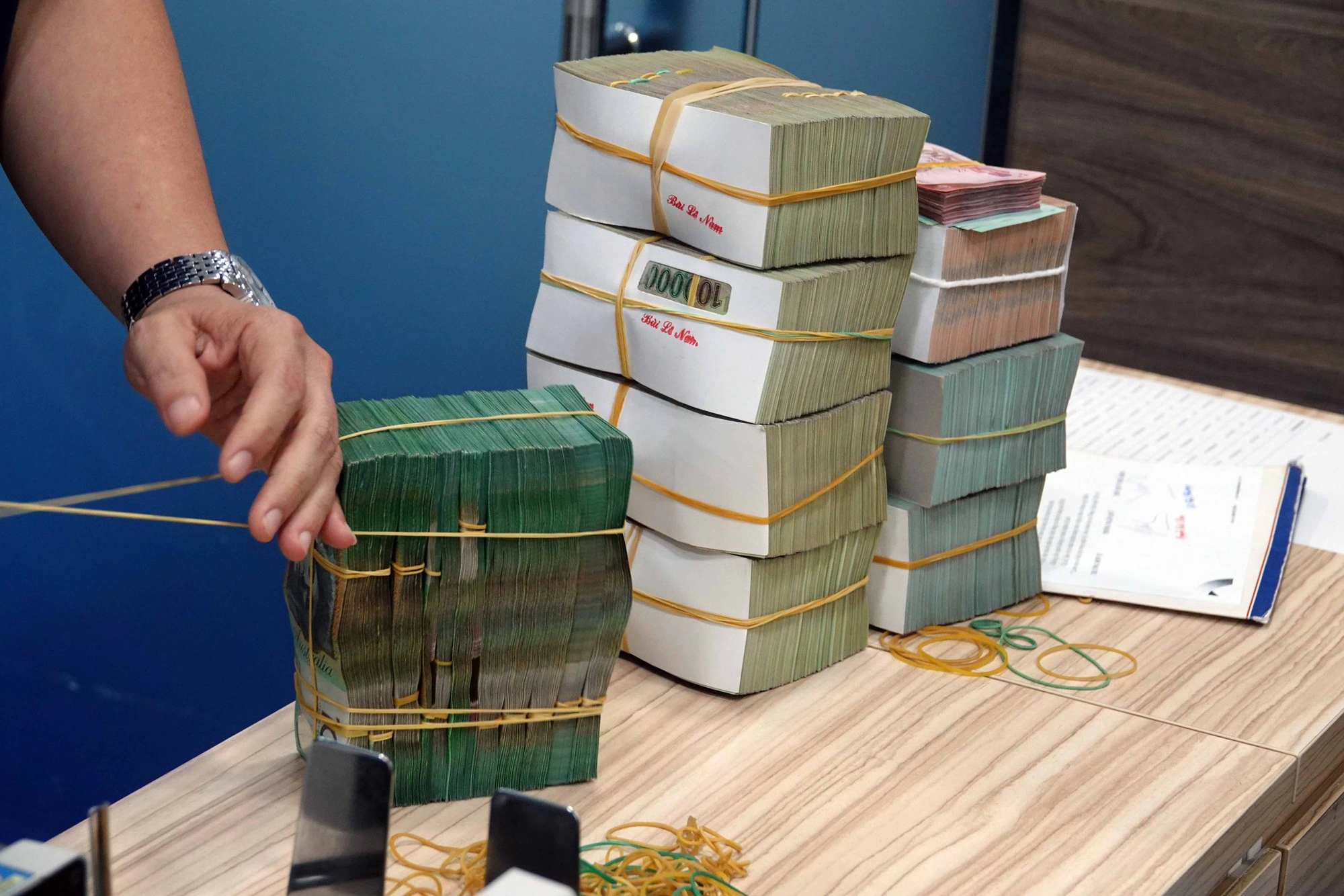 Giá vàng giảm chưa có điểm dừng - Ảnh 2